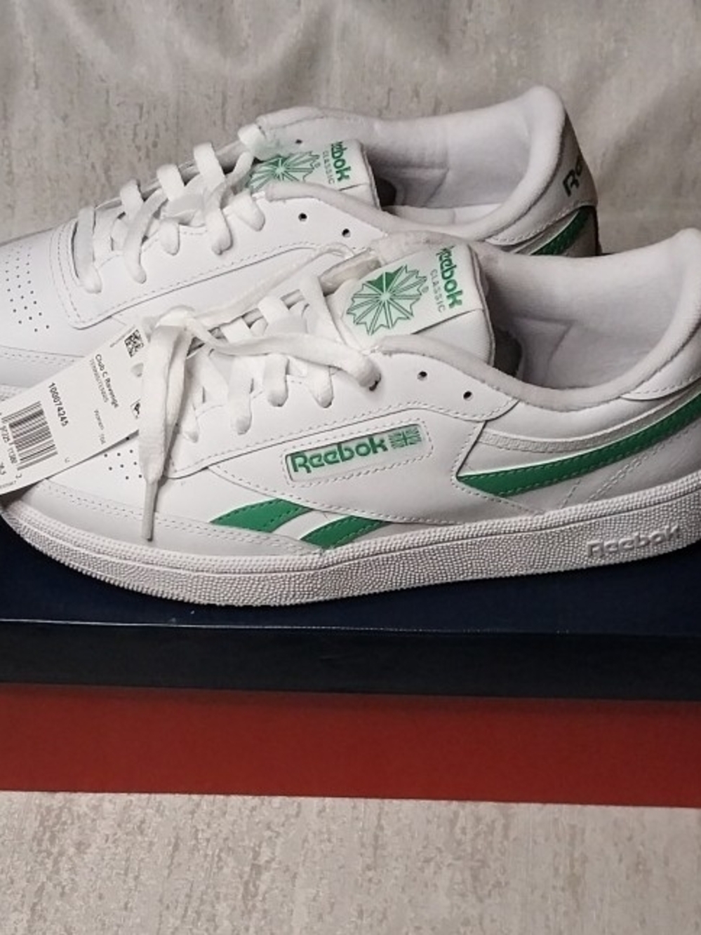 Reebok Women 9.5 White Sneakers with Green Accents
